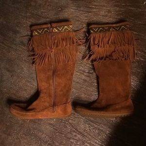 Minnetonka size 6 suede fringe boots